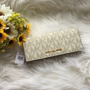 Michael Kors Jet Set Carryall Wallet